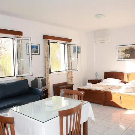 Iliaktida Studio-Villas Frinion Room photo